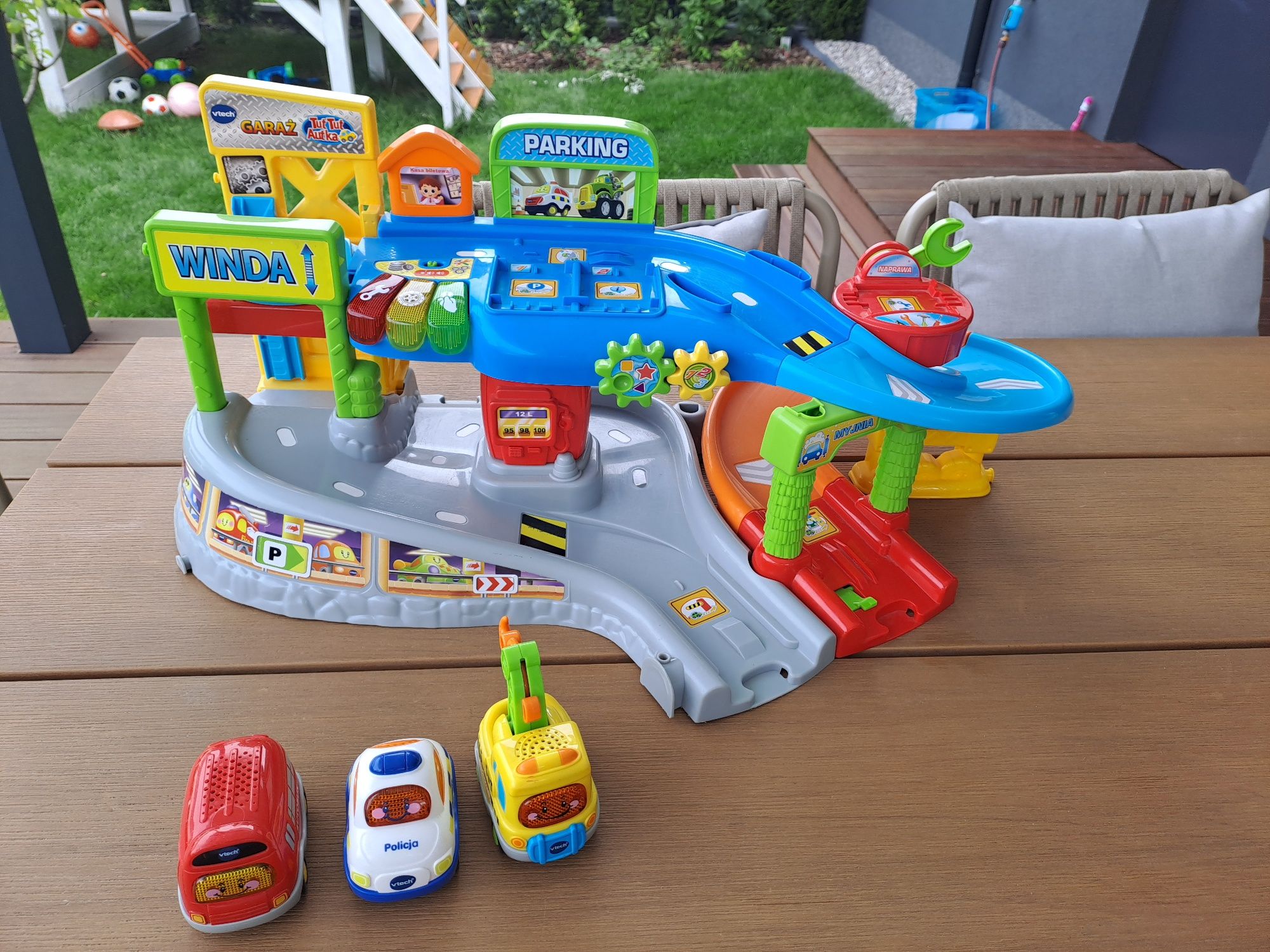 Garaż tut tut autka z 3 autkami vtech