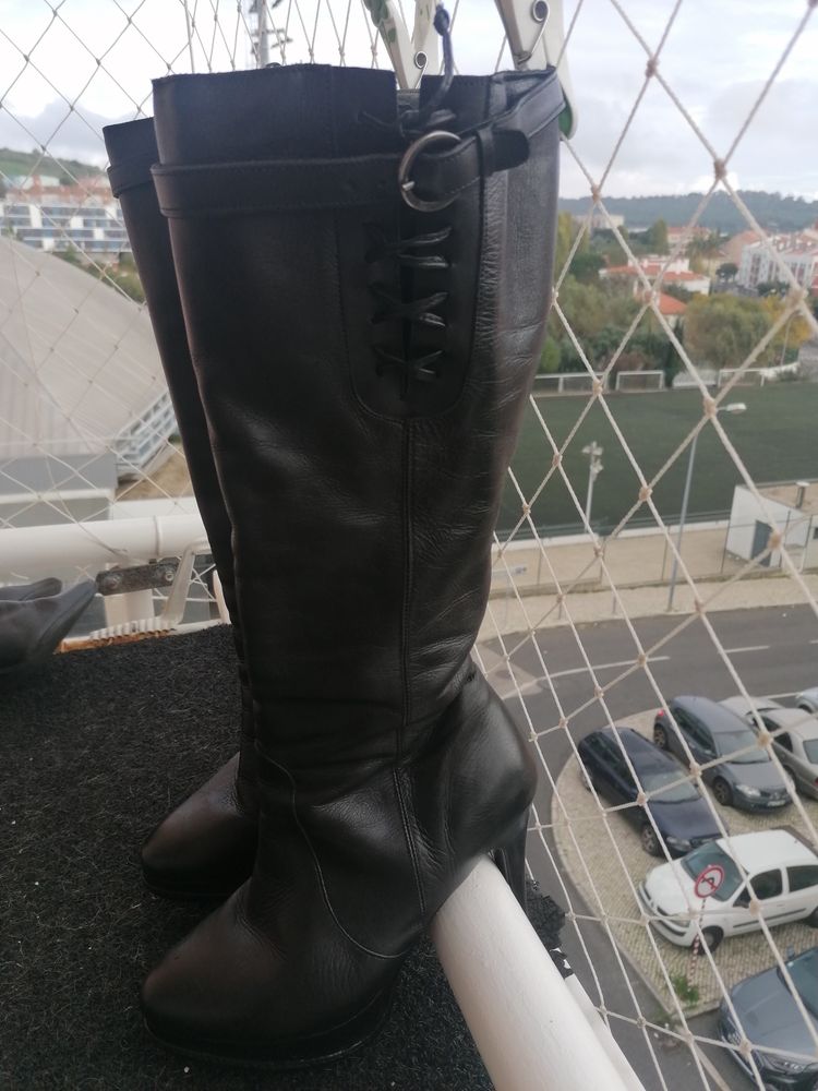 Botas Zillian cano alto em pele macia