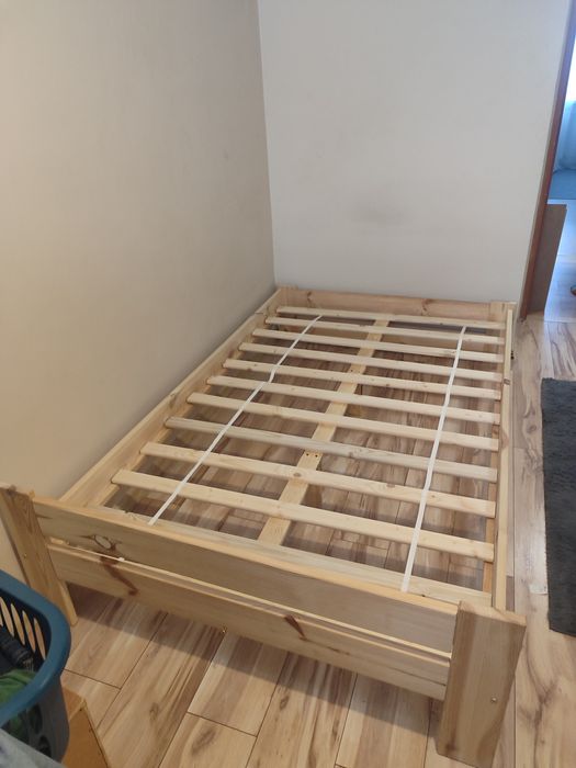Łóżko drewniane 120x200 plus materac