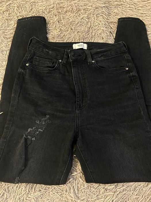 Nowe spodnie z dziurami Forever 21