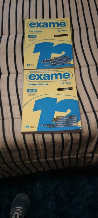 Livros de exame de português e matemática