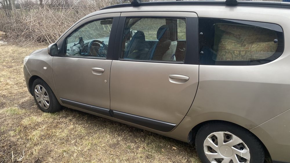 Машина Dacia diesel 1.5 Lodgy 2012