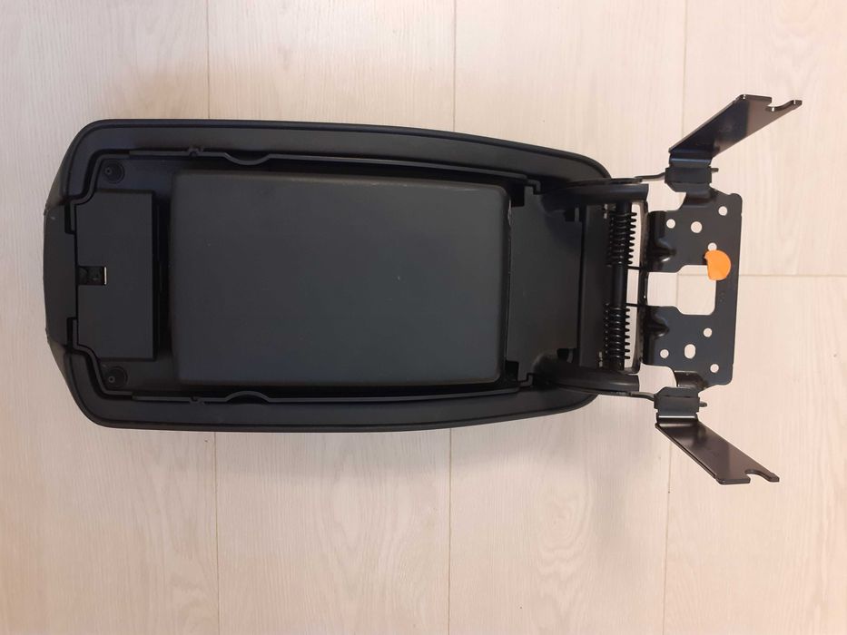 Подлокотник для Jeep Cherokee. Продам.