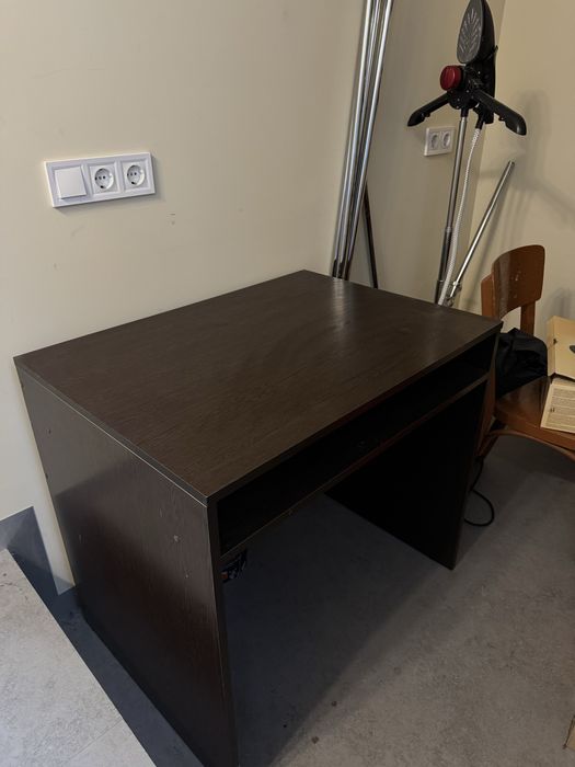 Компʼютерний стіл коричневий