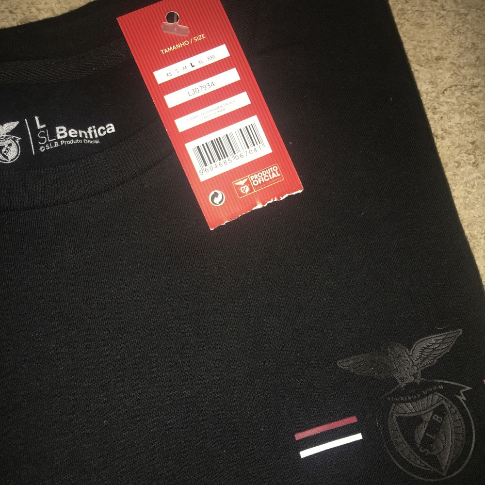 T-shirt Emblema Benfica - tamanho L ( NOVA )