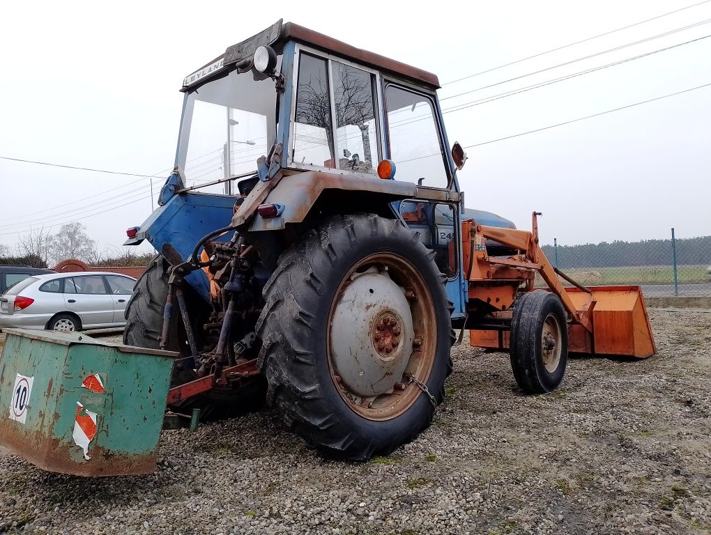 Ciągnik Leyland 245 z turem