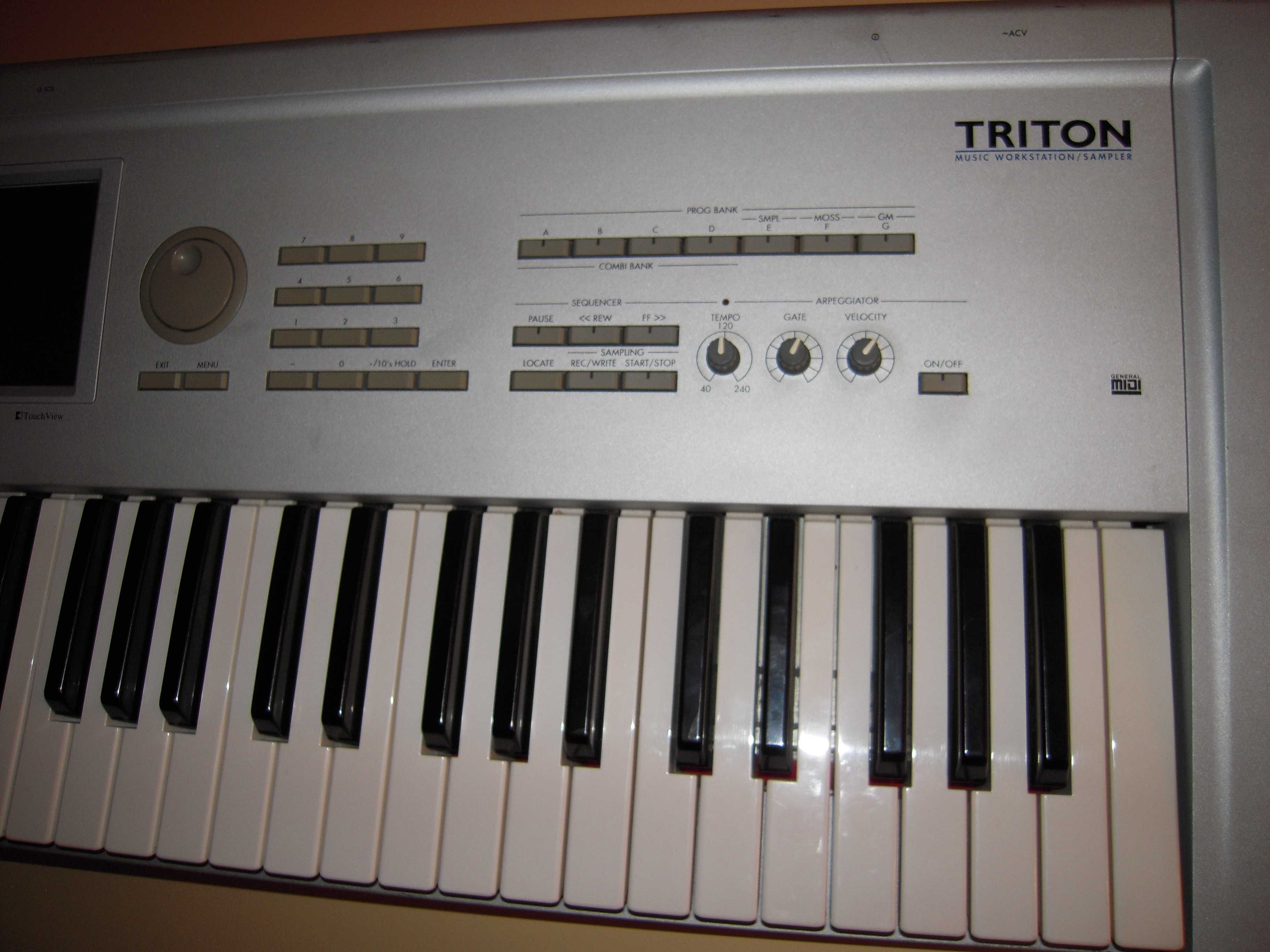 syntezator korg triton