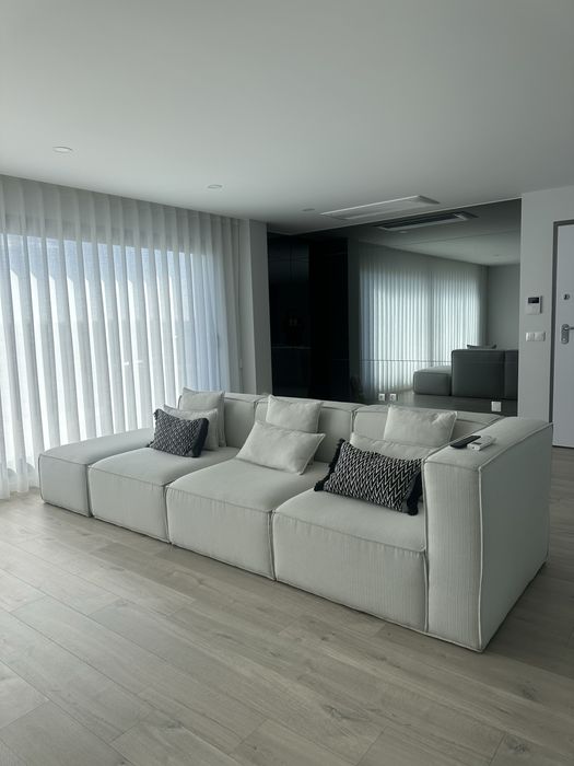 Sofá com chaise longue amovível