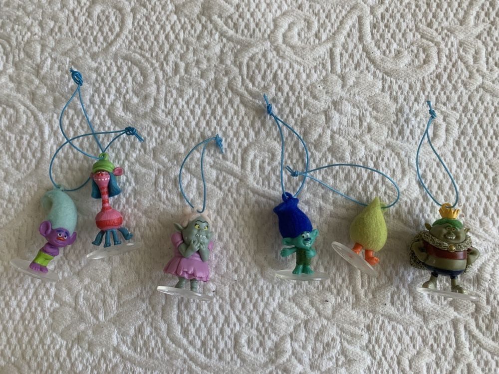 Figuras trolls para pendurar cada uma 5€