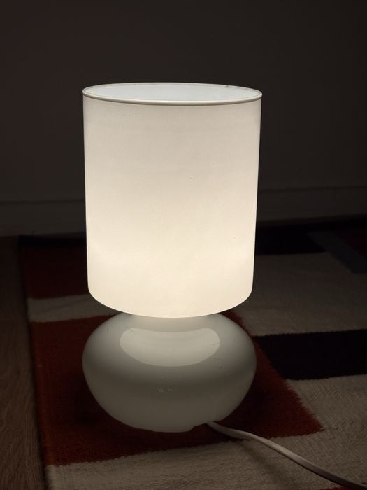 IKEA LYKTA - biała lampa stołowa z lat 80., miekkie światło, vintage