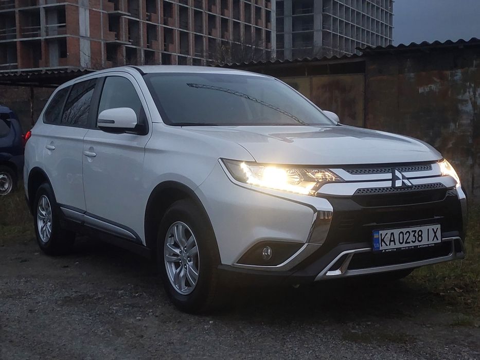 Продам митсубиси отлендер