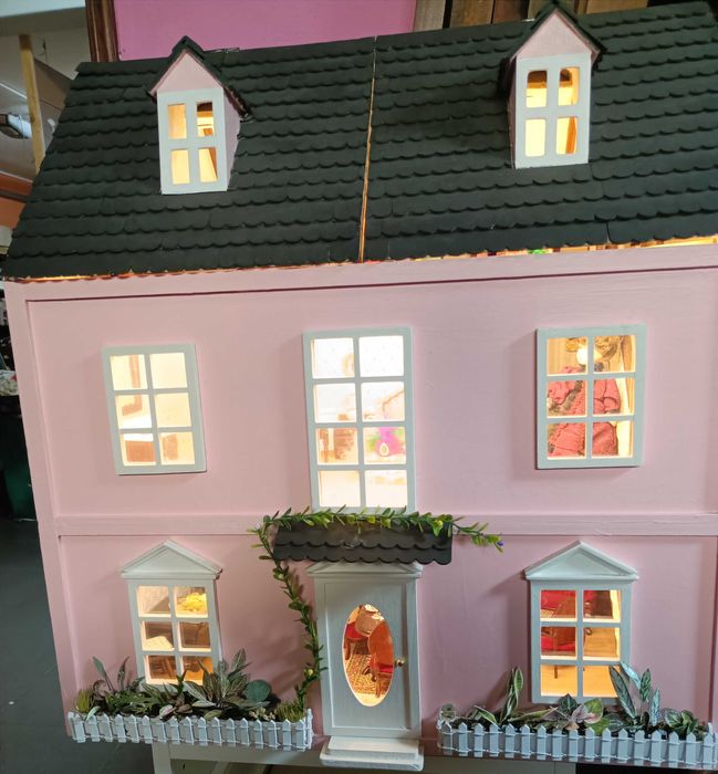 Casa de bonecas completa com luz