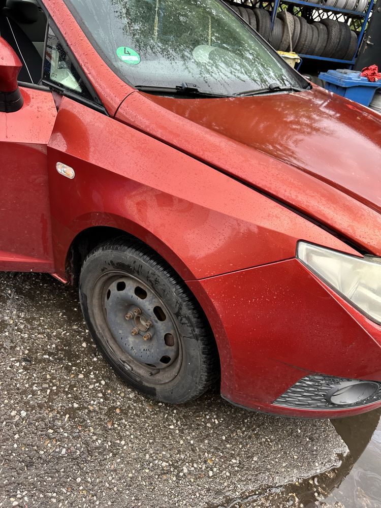 Błotnik Ibiza 6J Prawy przód Seat Ibiza IV LS3X