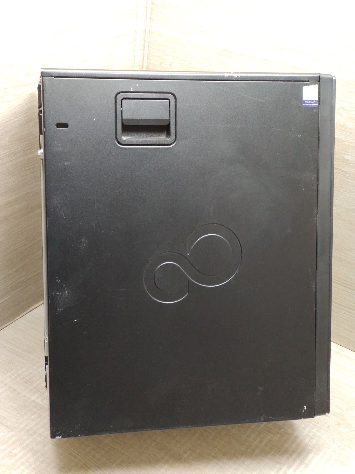 Fujitsu Esprimo D757 (intel i5-6500/8gb-ddr4)