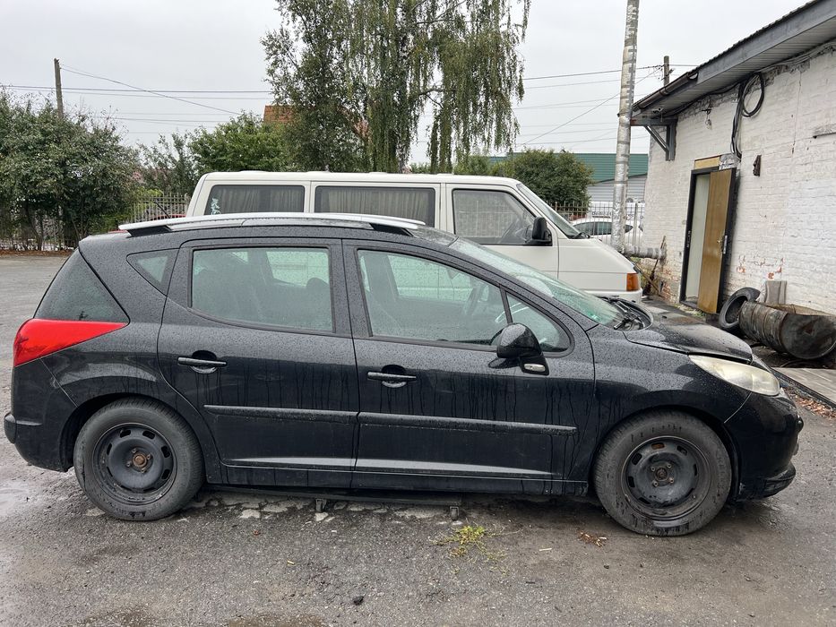 Автомобіль peugeot 207 sw