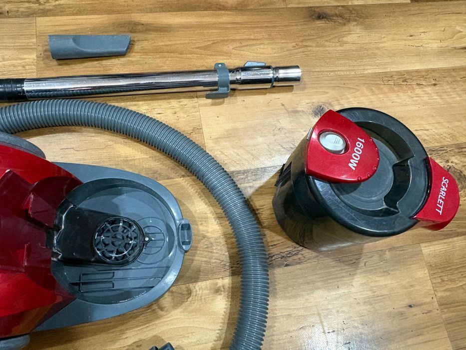 Продам пилосос Scarlett 1600W