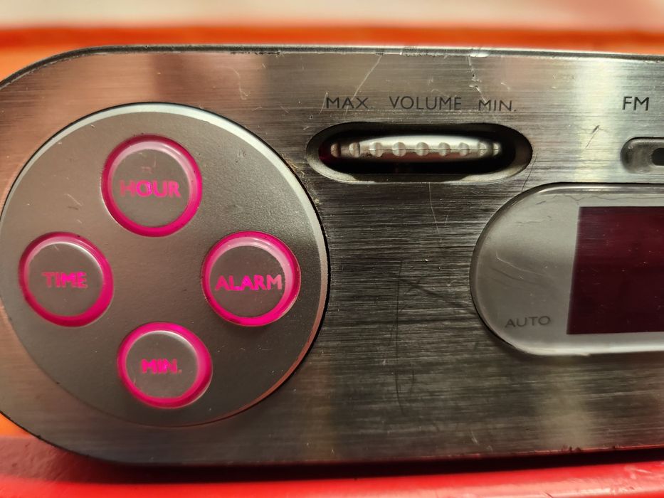 radiobudzik marki Tevion.