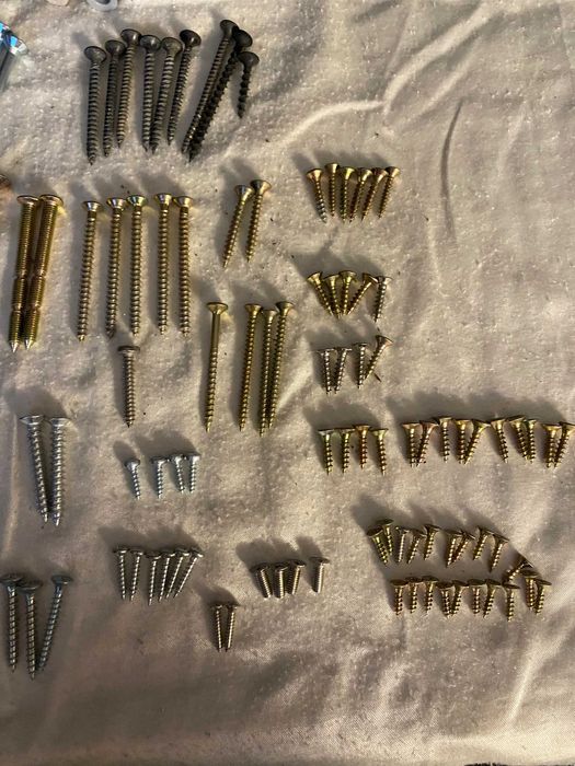 Kołki rozporowe,wkręty,