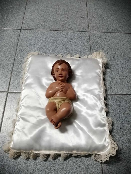 Menino jesus, com almofada cetim
