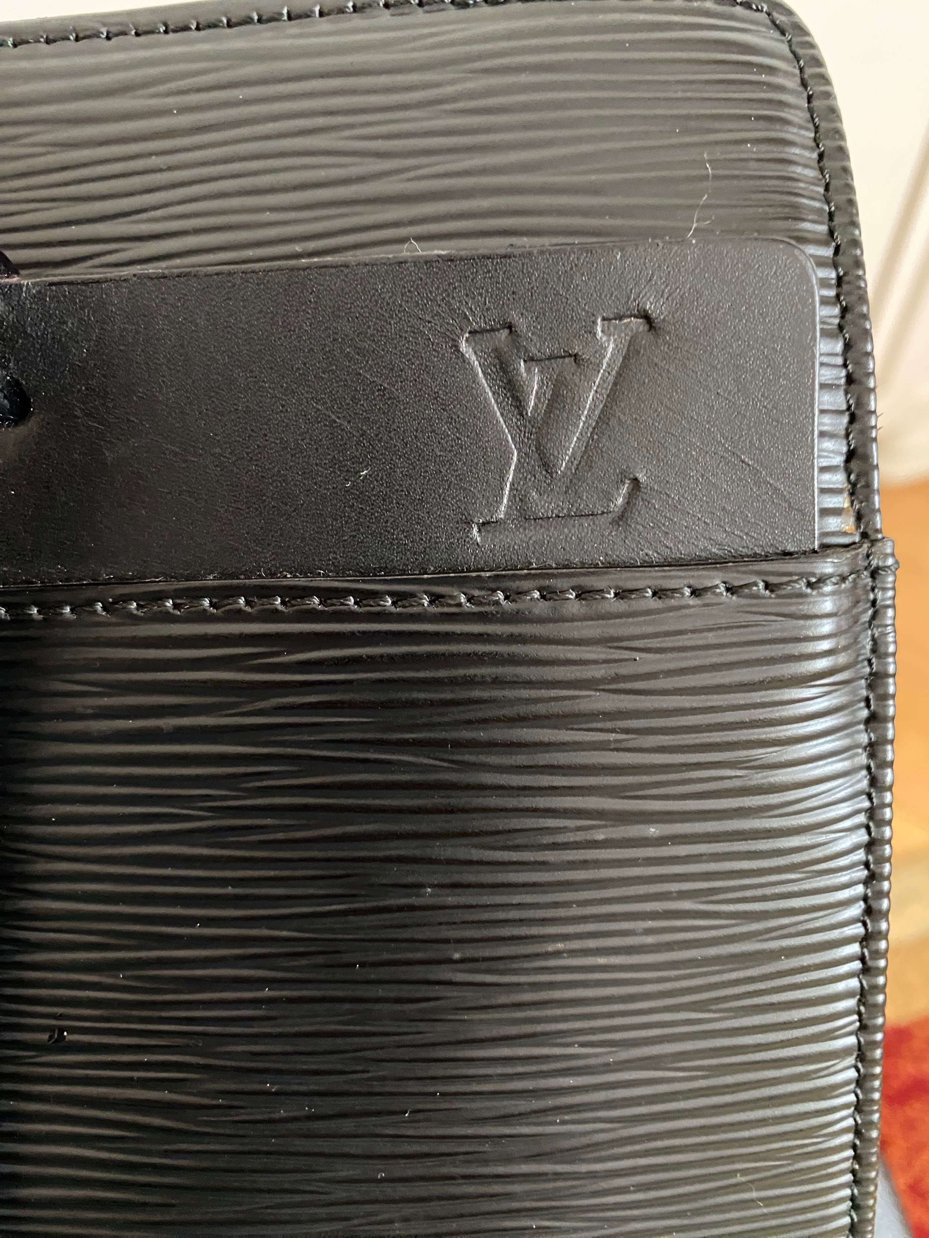 Сумка Louis Vuitton Black Leather Signature Epi Croisette PM оригінал