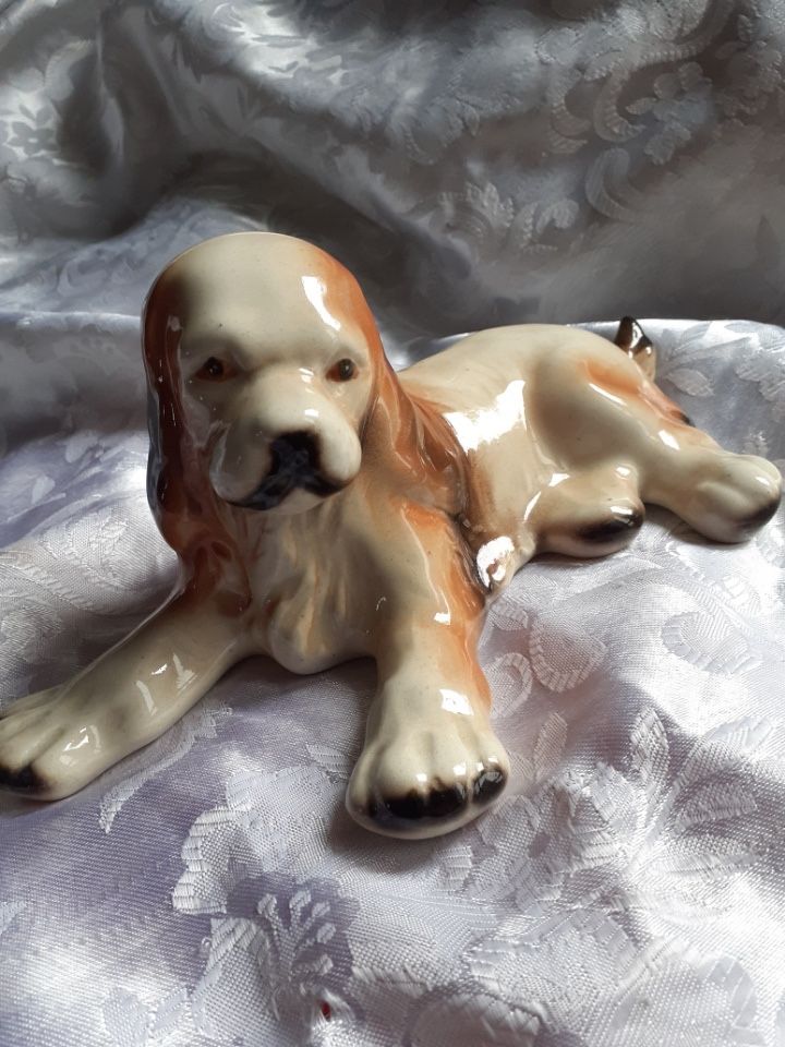 Porcelana PRL pies bernardyn/ beagle ceramika