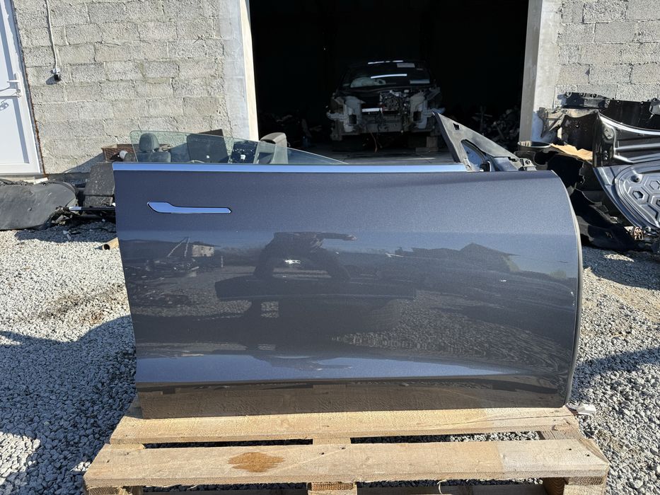 Дверка передня права Tesla model 3 тесла модель 3 сіра
