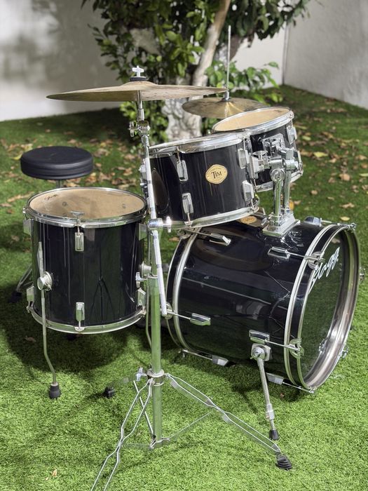 Bateria Stagg TIM com pratos Meinl e Sabian