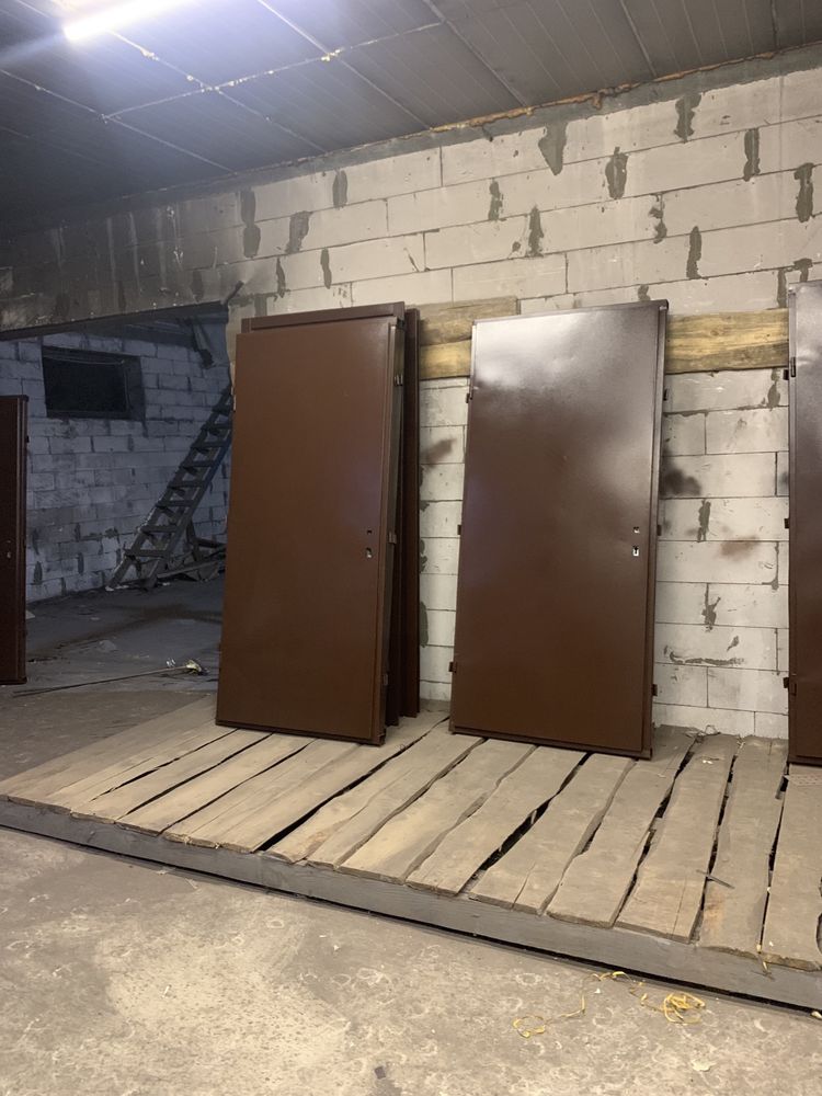 Шалені знижки двері вхідні тамбурні Для тех приміщення