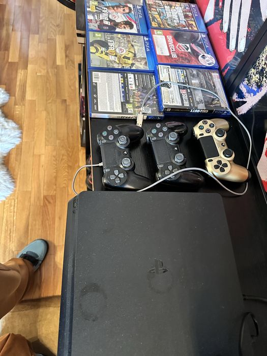 Playstation 4 slim