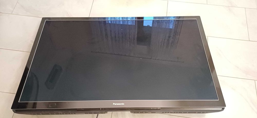 Telewizor Panasonic 49 cali + uchwyt ścienny