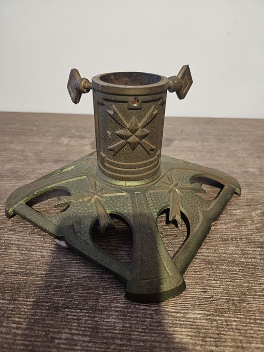 Stary stojak pod choinkę