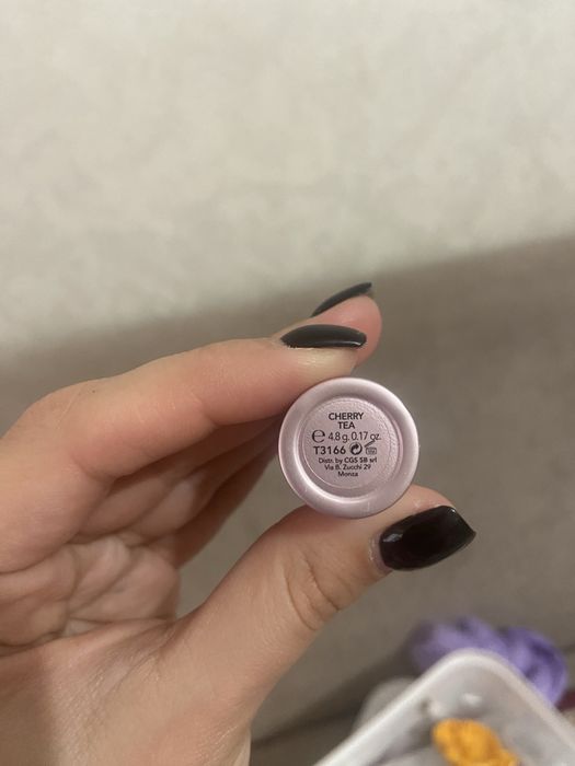 Помада червона teaology