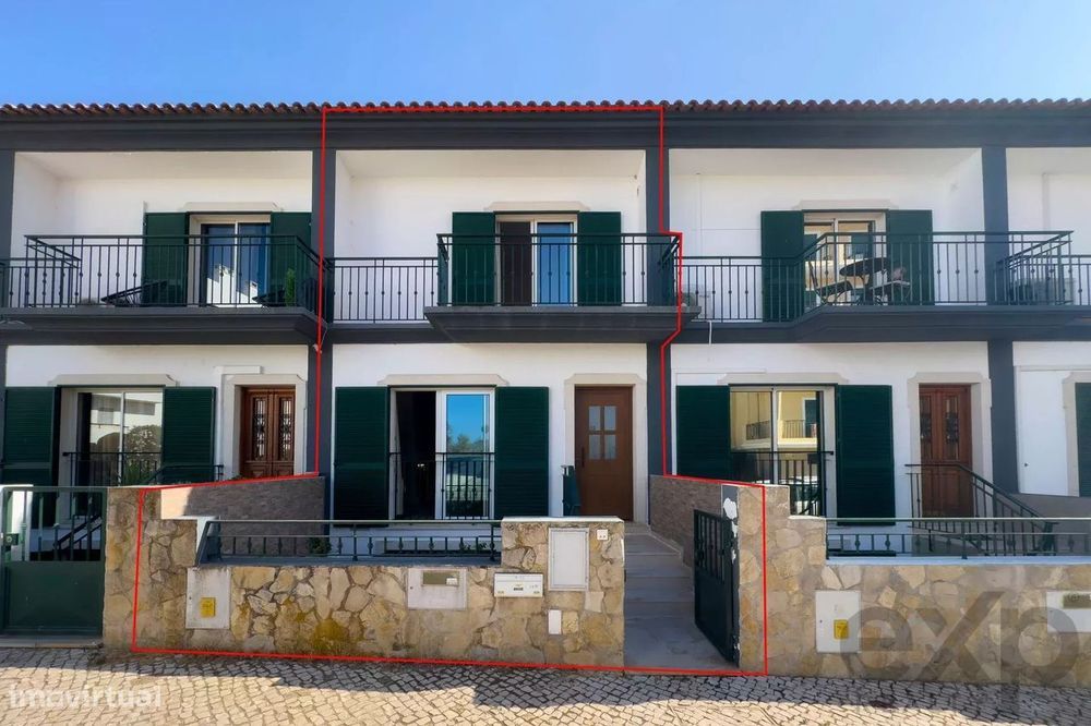 Moradia T3+1 com pátio e garagem em Olhão