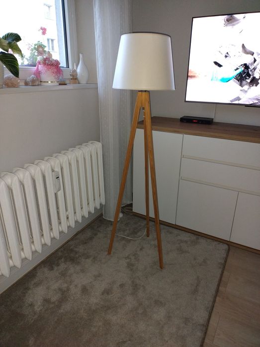 Stylowa lampa stojąca nocna do salonu pokoju
