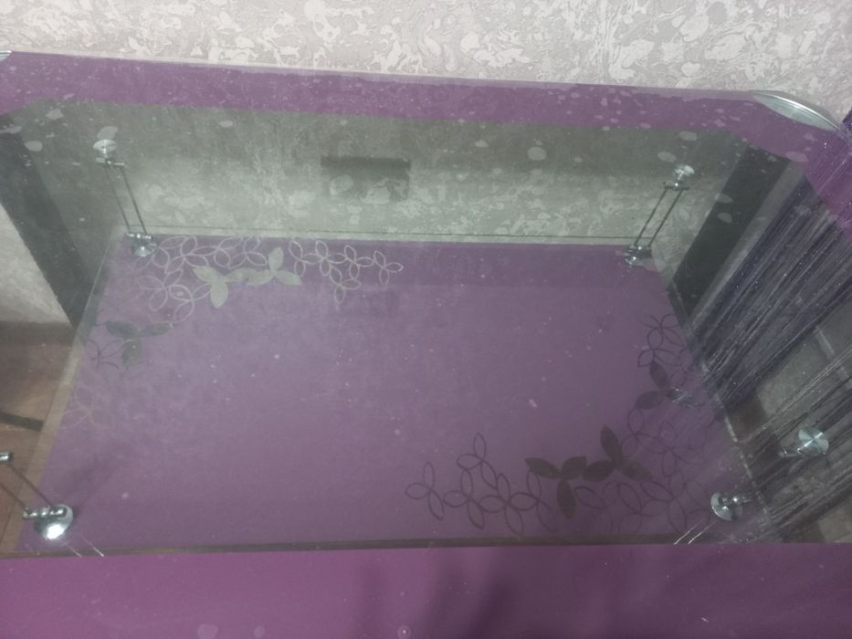 Продам кухонный стеклянный стол