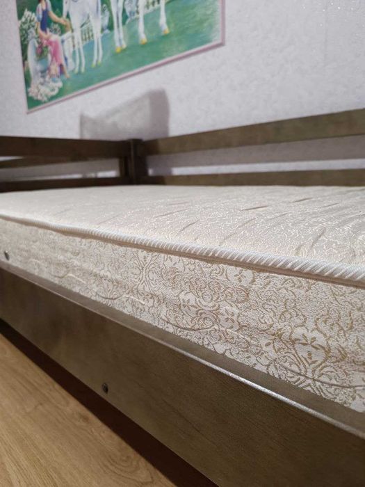 Двухъярусная кровать из натурального дерева + ортопедические матрасы