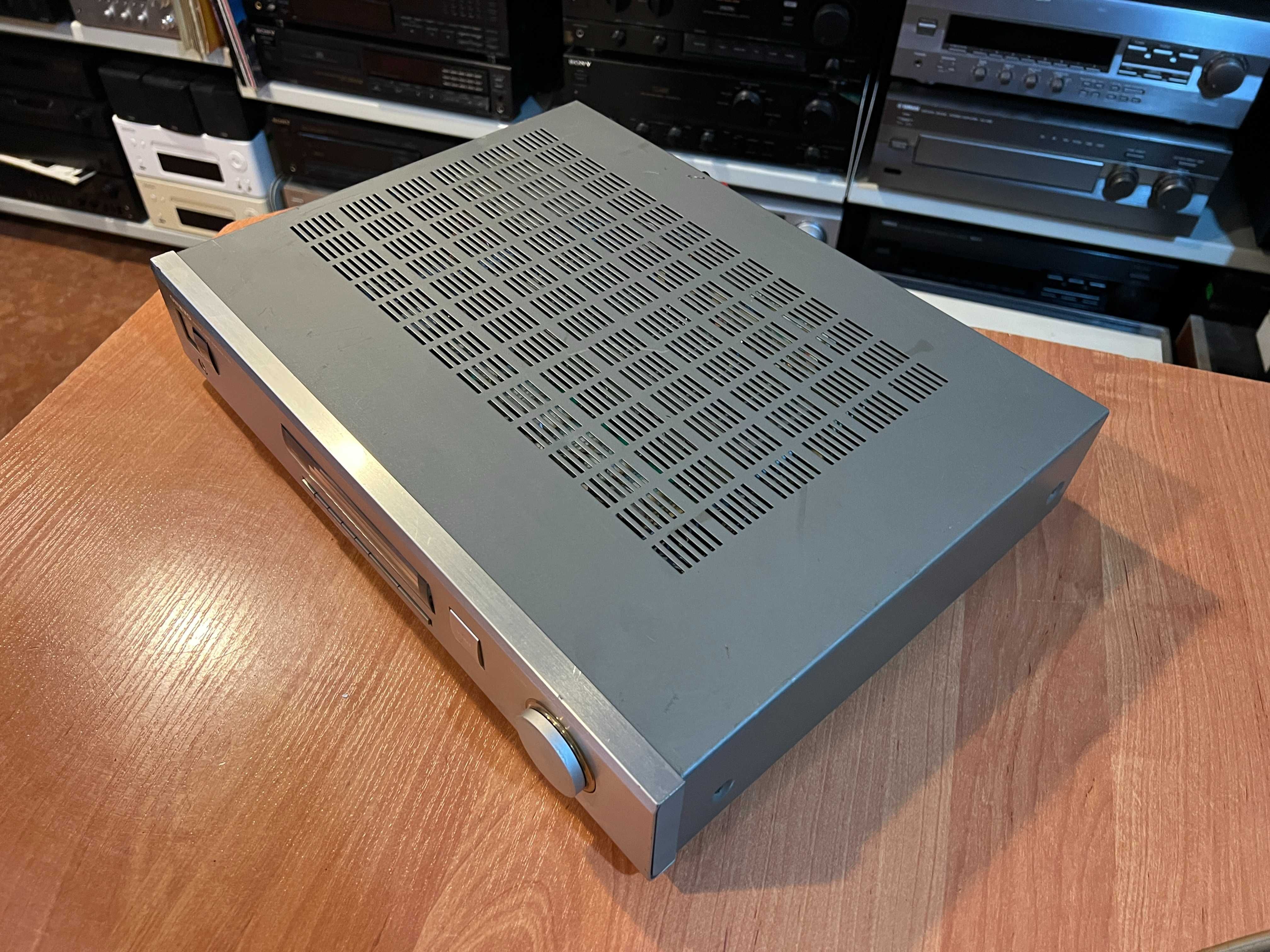 Amplituner/Wzmacniacz Onkyo R-100 Audio Room