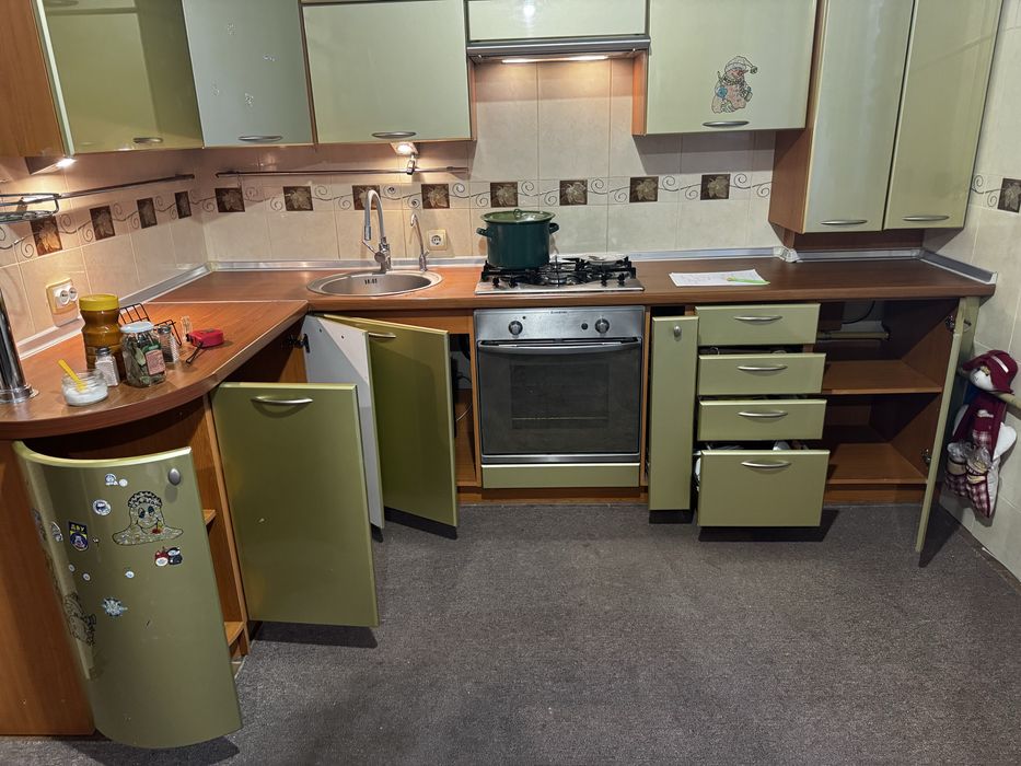 Кухня з технікою