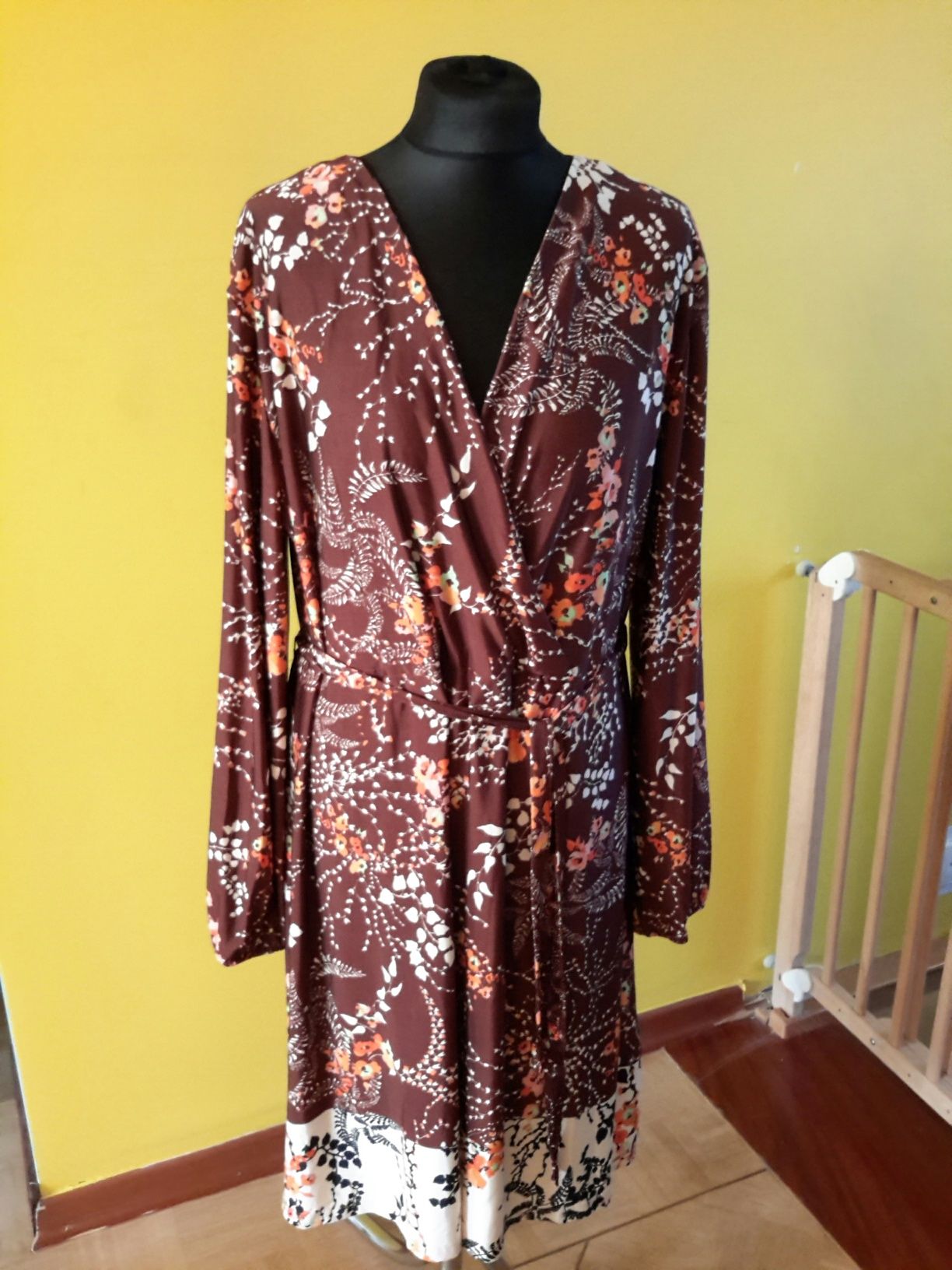 Nowa sukienka bonprix brązowa z połyskiem r. 48/50 midi bardzo tanio