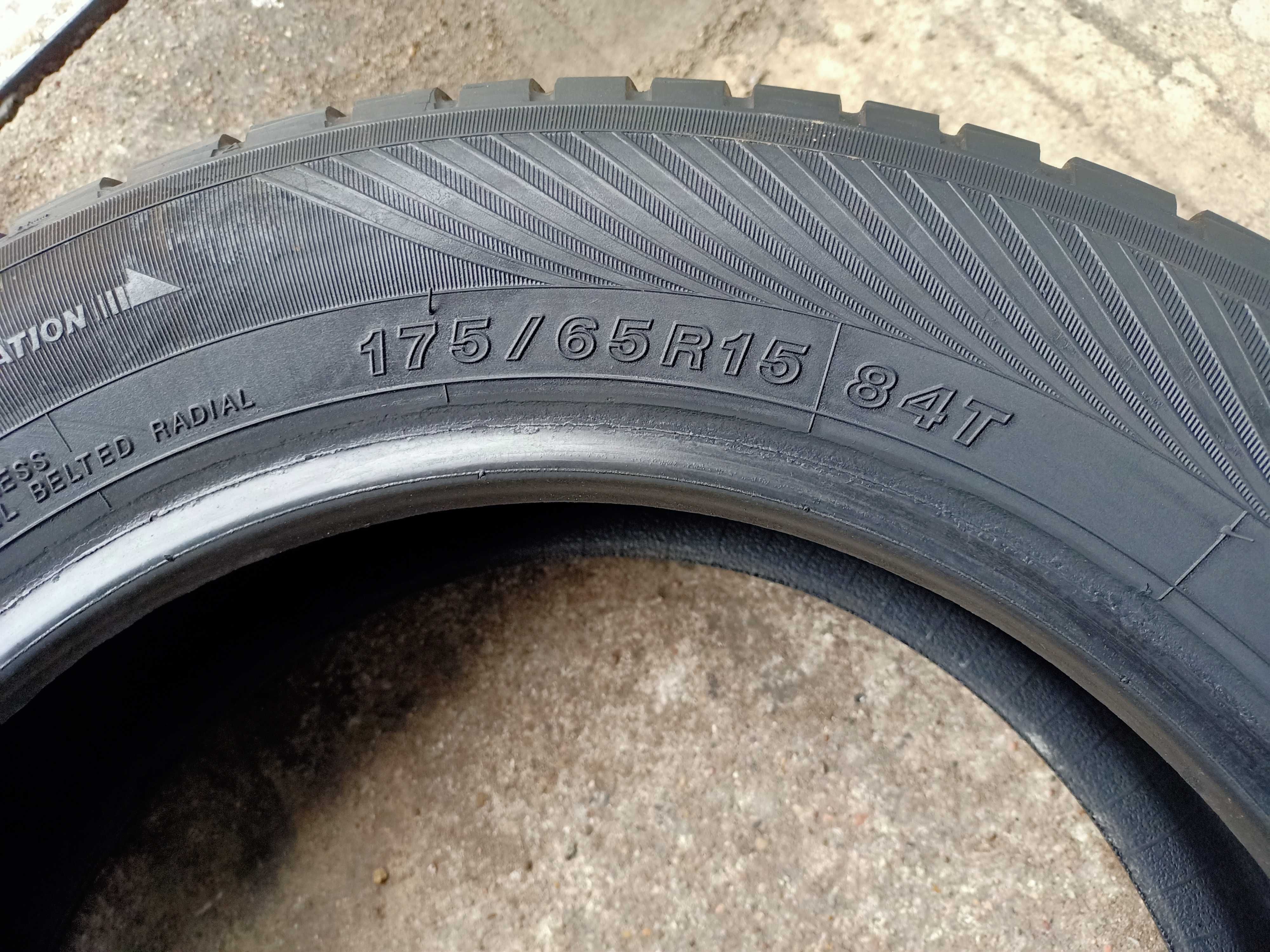 Yokohama Wdrive 175/65R15 zimowka