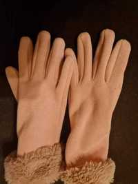 Różowe damskie rękawiczki marki House
