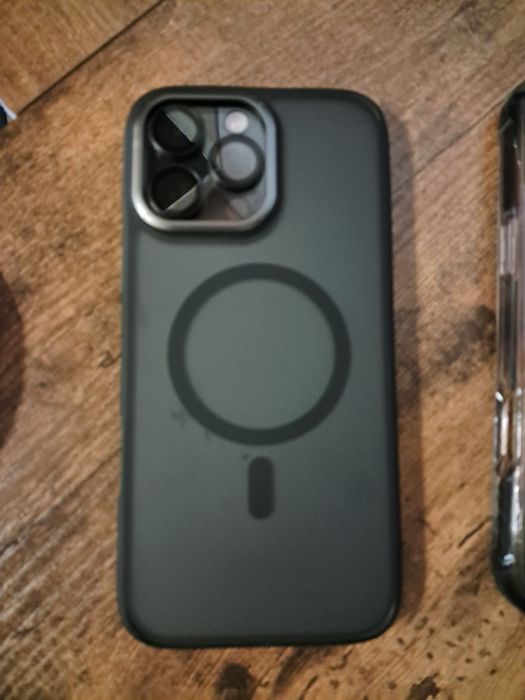 Чехлы, USB кабеля, блок питания.