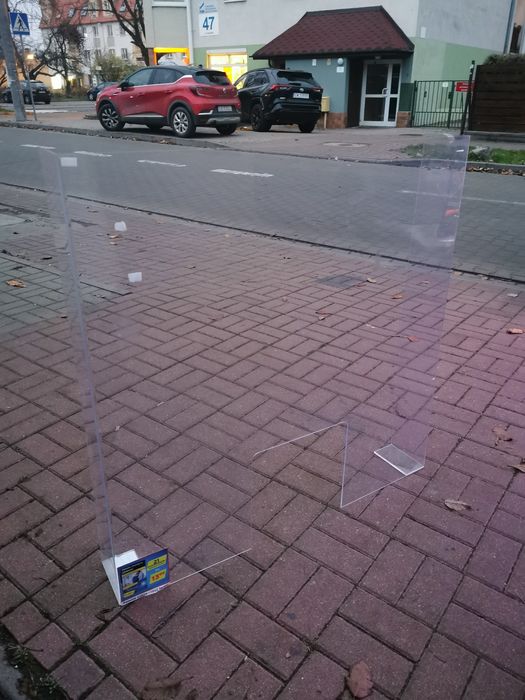 Pleksa ochronna na lade sklepowa