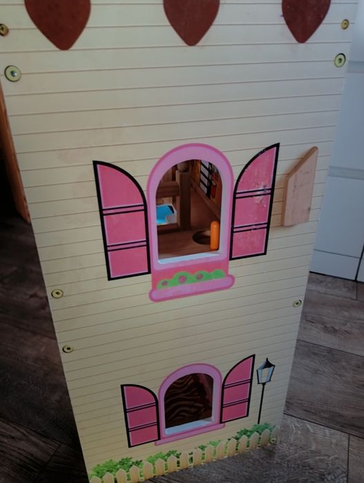 Duży domek dla lalek