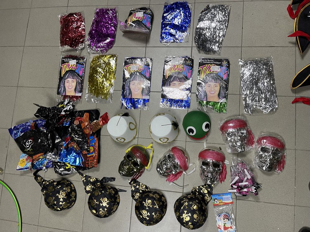 Маскарадный инвентарь, цена за все сразу, торг, шапки, маски, шары