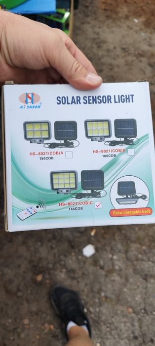 Lampa solarna z panelem na przewodzie