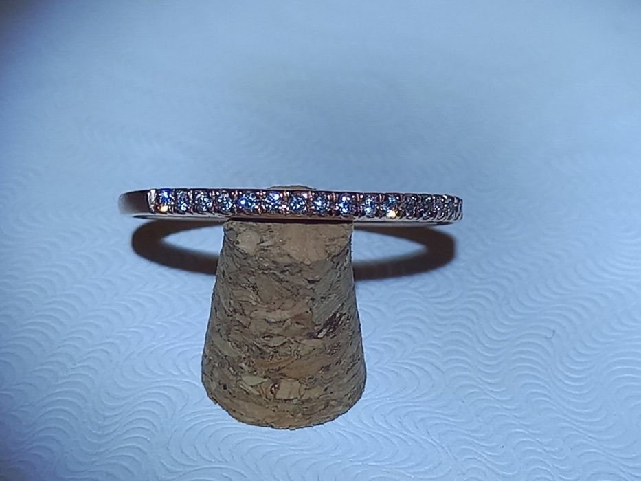 Золотое кольцо -дорожка с бриллиантами