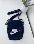 Torebka Nike czarna sportowa saszetka