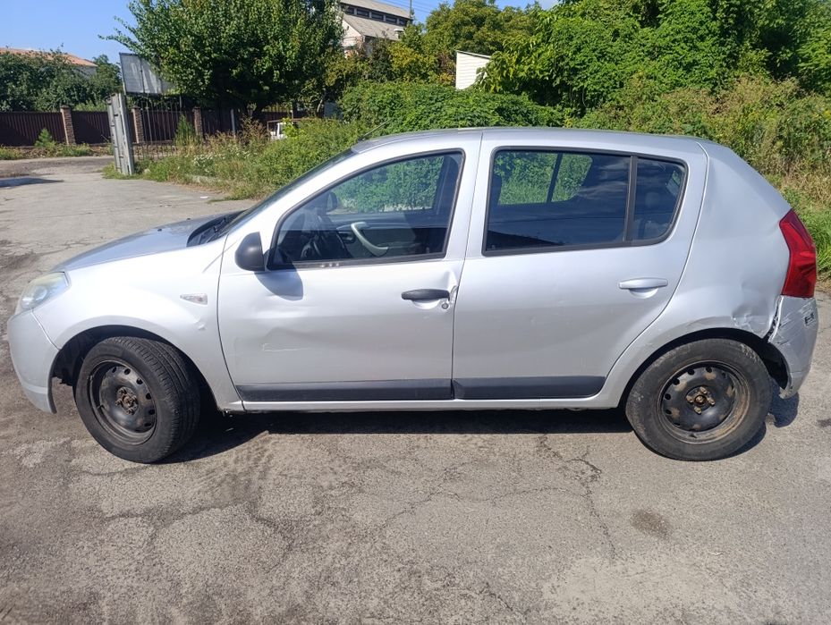 Автомобіль Dacia Sandero