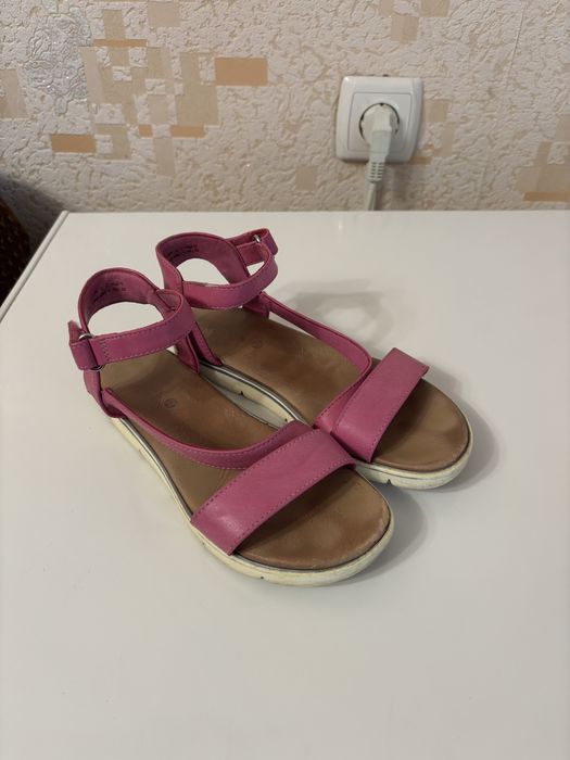 Шкіряні босоніжки